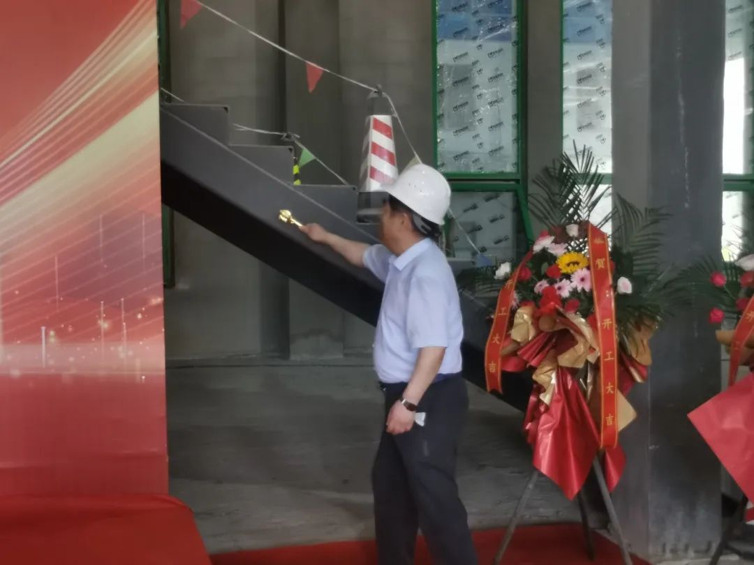 ▲金錘落地，大吉大利