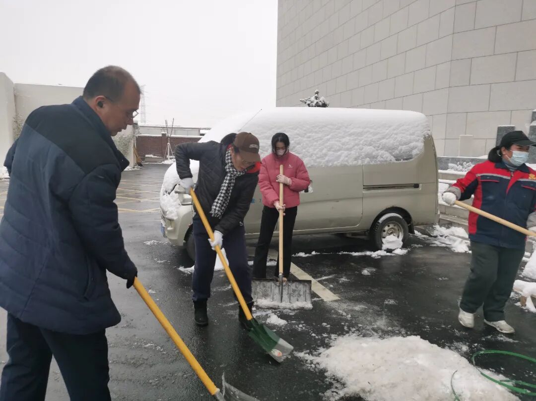 濟(jì)南益康開展2025掃雪除冰活動(dòng)