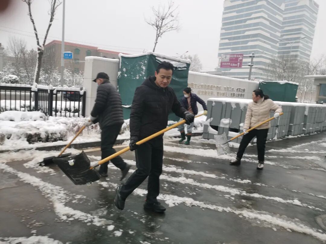 濟(jì)南益康開展2025掃雪除冰活動(dòng)