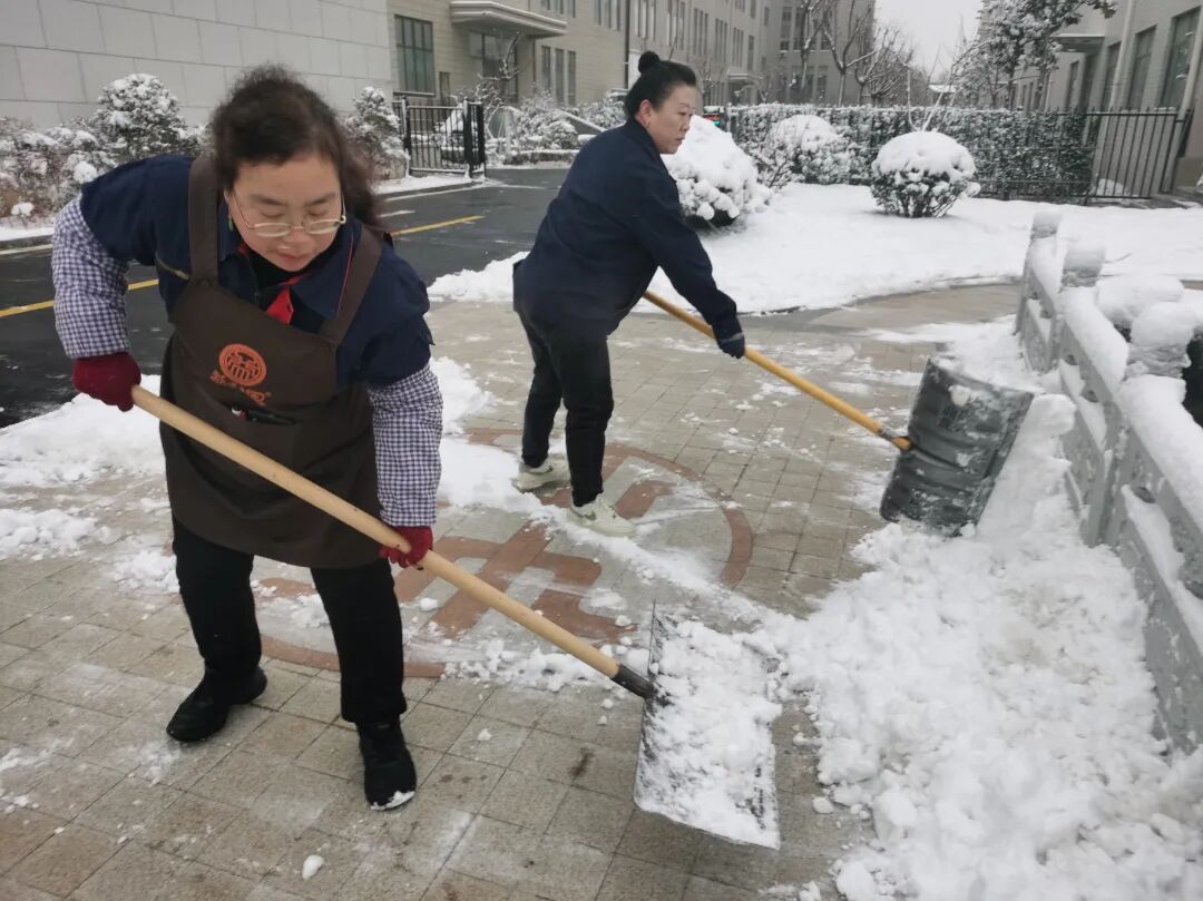 濟(jì)南益康開展2025掃雪除冰活動(dòng)
