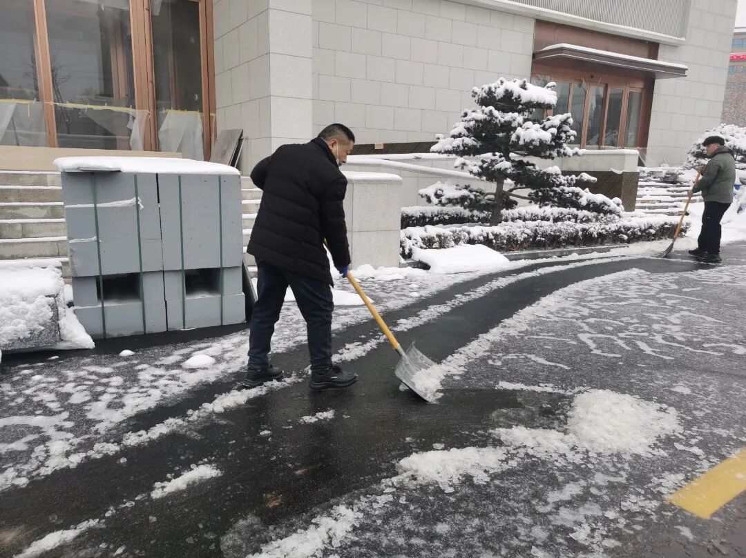 濟(jì)南益康開展2025掃雪除冰活動(dòng)