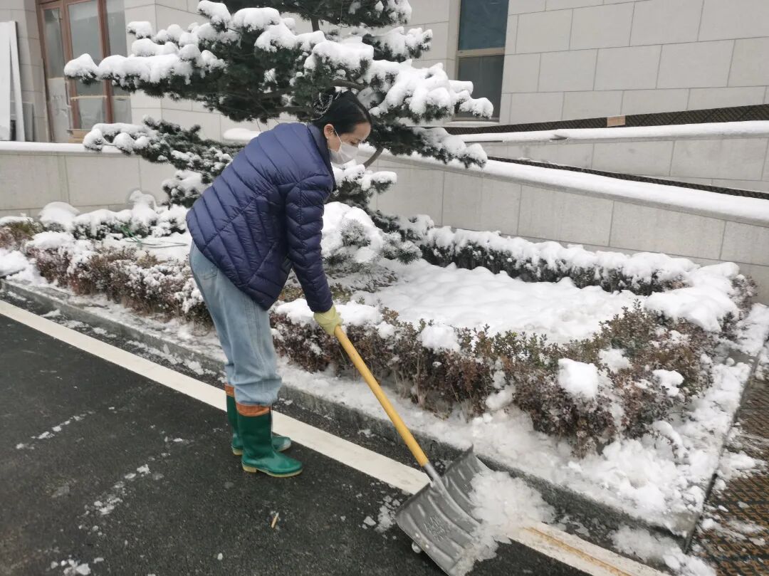 濟(jì)南益康開展2025掃雪除冰活動(dòng)