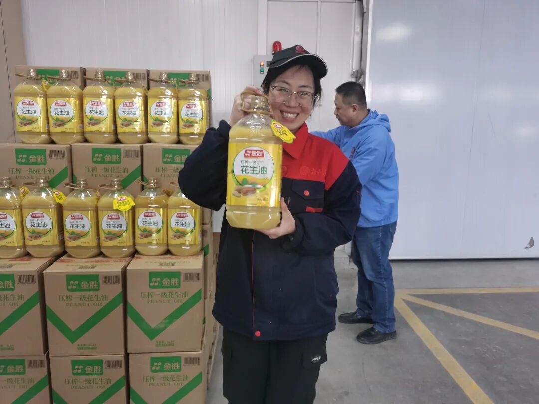 益康益利思年貨發(fā)放現(xiàn)場(chǎng) 益康益利思年貨發(fā)放現(xiàn)場(chǎng)