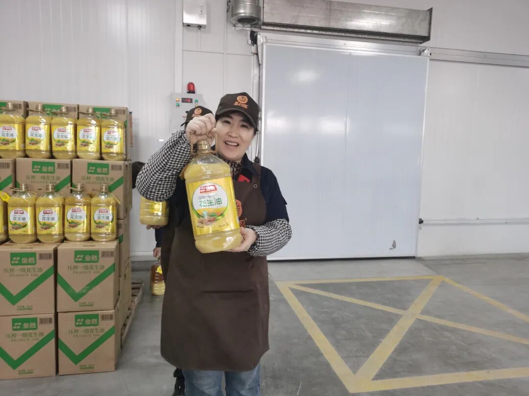 益康益利思年貨發(fā)放現(xiàn)場(chǎng) 益康益利思年貨發(fā)放現(xiàn)場(chǎng)