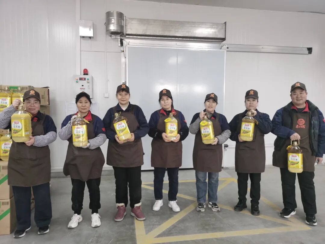 益康益利思年貨發(fā)放現(xiàn)場(chǎng) 益康益利思年貨發(fā)放現(xiàn)場(chǎng)